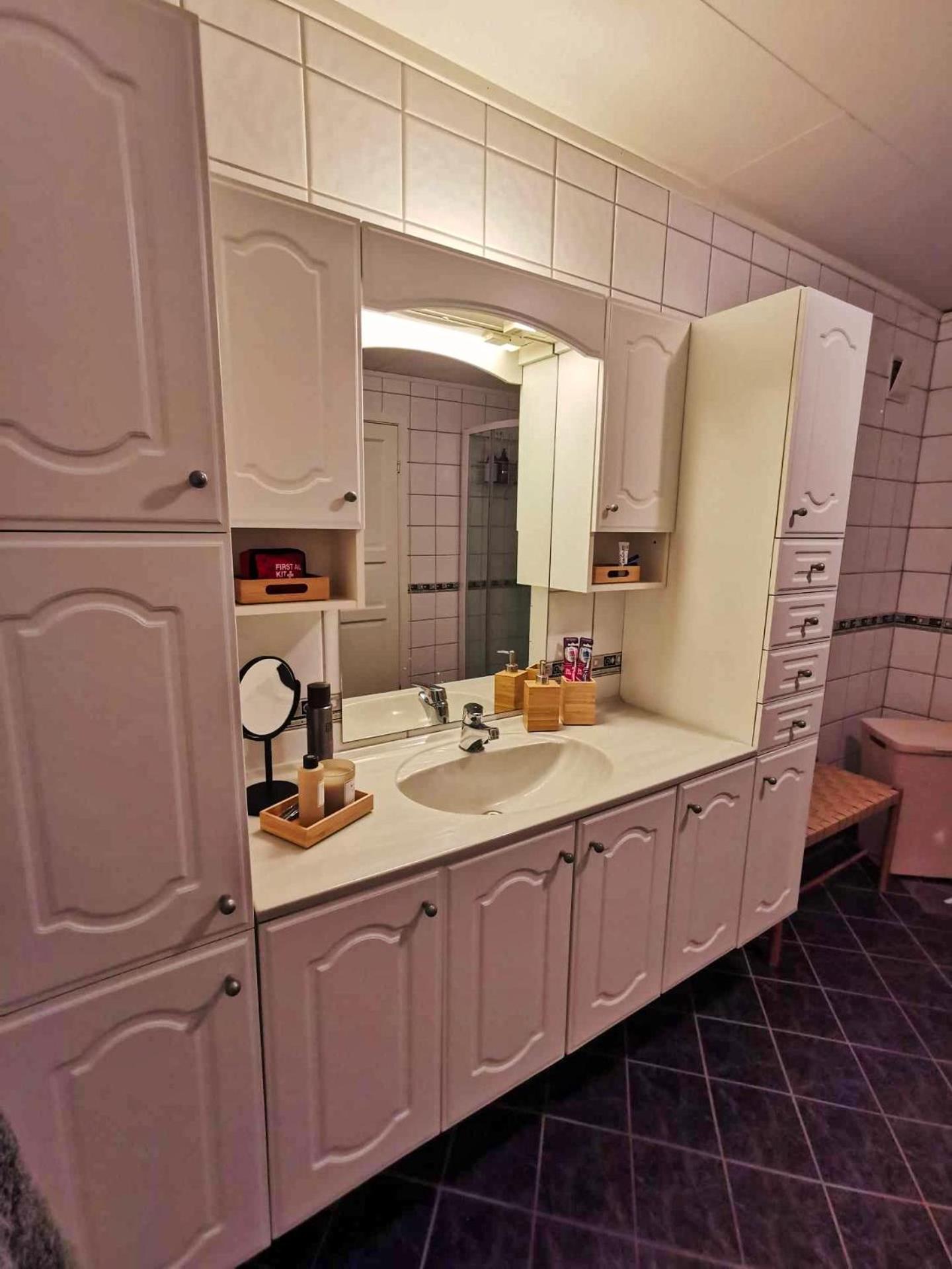 Modern 2 Bedroom Luxury King Bed, New Queen Bed, Free Parking, Perfect For Aurora Hunting And Exploring Kvaloya, Tromso, And Surrounding Islands Year-round Apartment