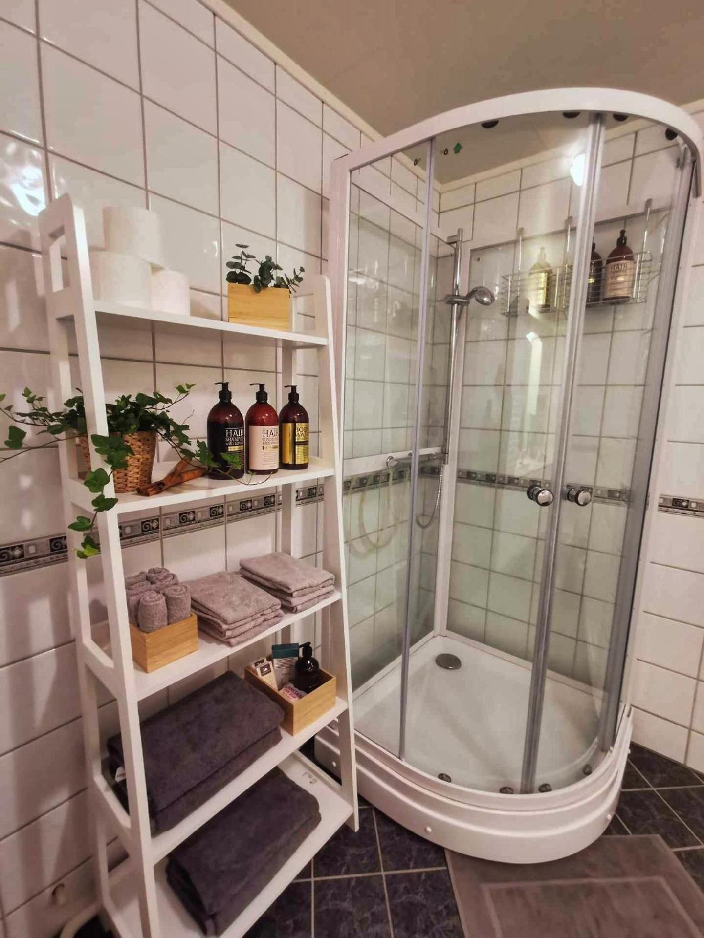 Apartment Modern 2 Bedroom Luxury King Bed, New Queen Bed, Free Parking, Perfect For Aurora Hunting And Exploring Kvaloya, Tromso, And Surrounding Islands Year-round
