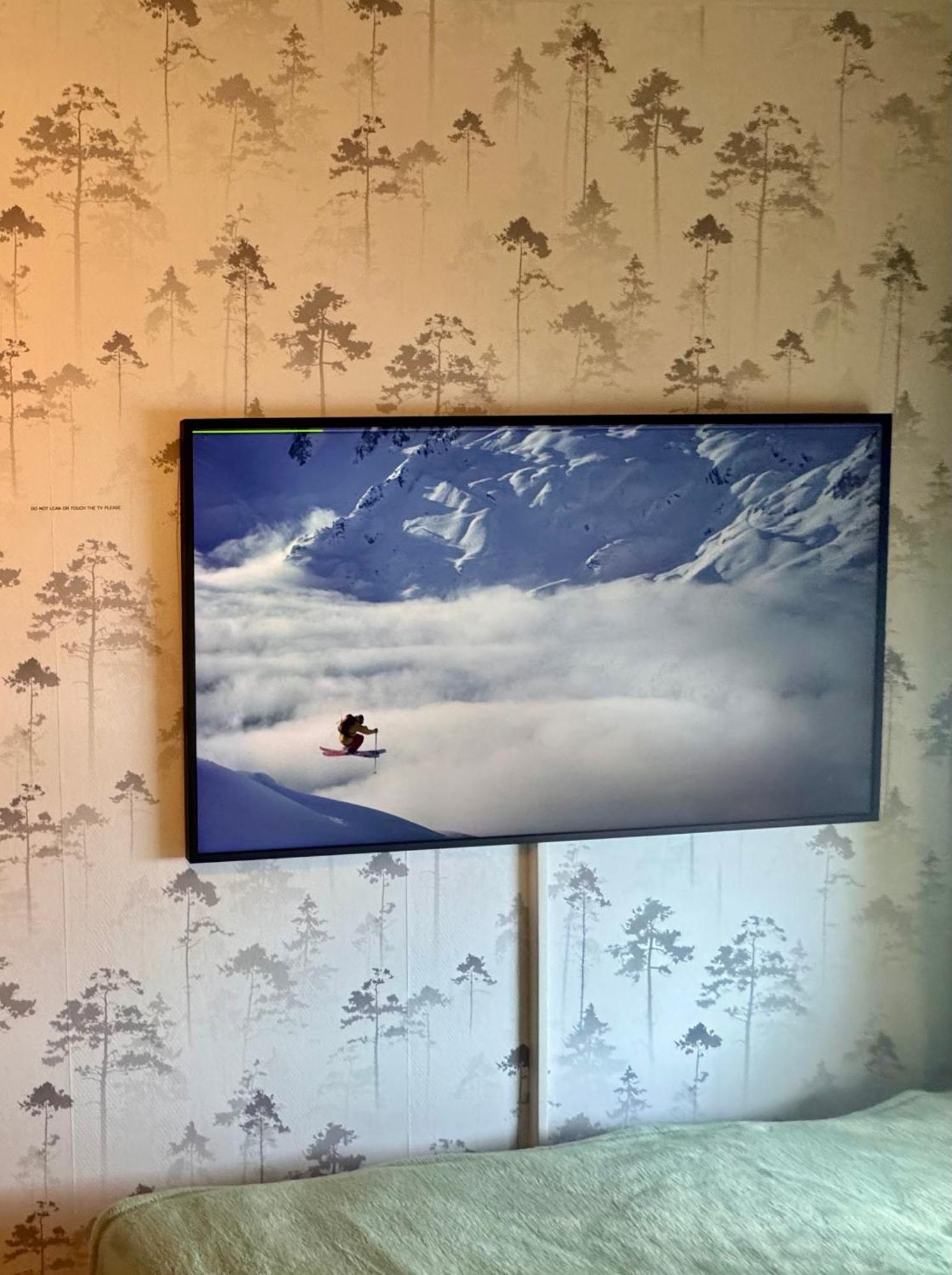 Modern 2 Bedroom Luxury King Bed, New Queen Bed, Free Parking, Perfect For Aurora Hunting And Exploring Kvaloya, Tromso, And Surrounding Islands Year-round Apartment